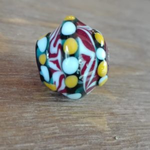 Perles mérovingiennes/ Merovingian glass bead